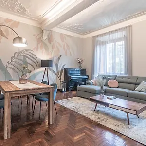 https://5-min-historic-center-luxury-white-lotus-mansion.it-lombardy.com