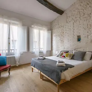 Apartment Elegante Luminoso Attico Centralissimo, Siena